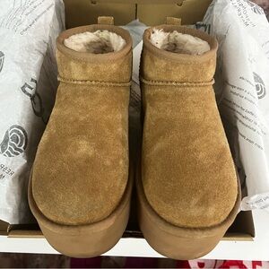 UGG Ultra Mini Platform Boots in Chestnut